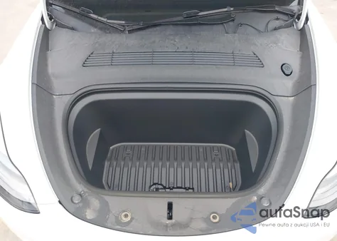 2024 Tesla Model Y Long Range Dual Motor All-Wheel Drive z USA, uszkodzony, nr VIN 7SAYGDEE7RA289824